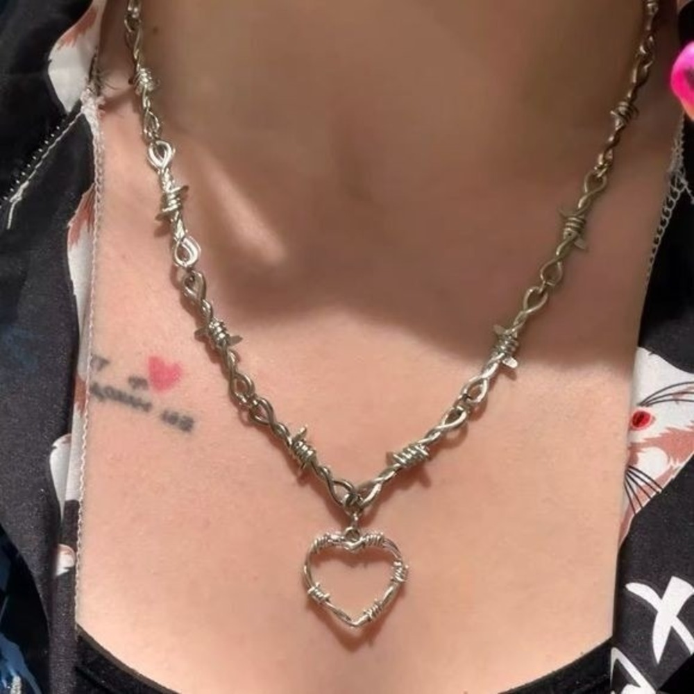 Valentine's Day Heart Barbed Wire Necklace Cupid Love Gift Silvertone 17in New - Picture 2 of 3